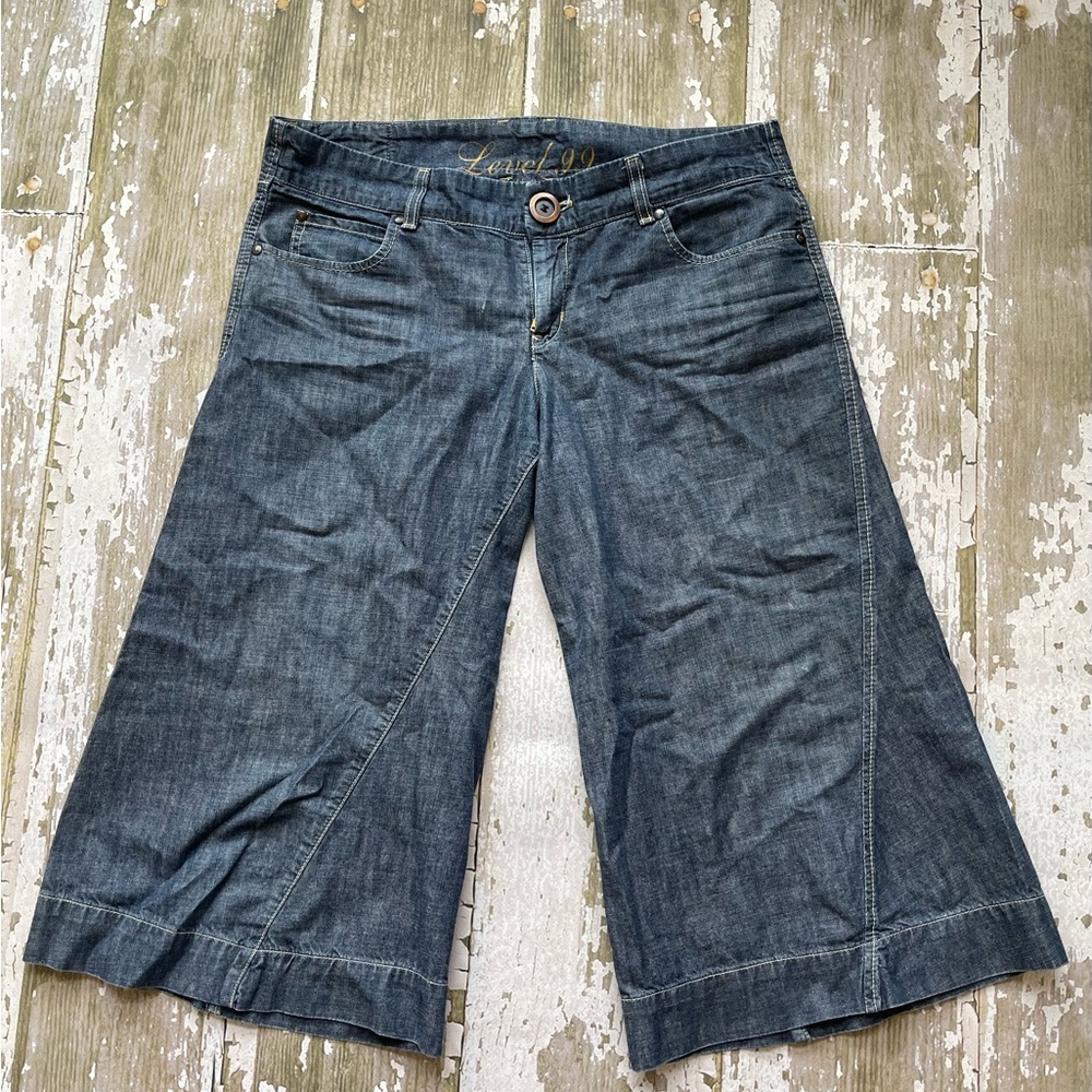 Level 99 Women's capri jeans lightweight wide leg flare size 31